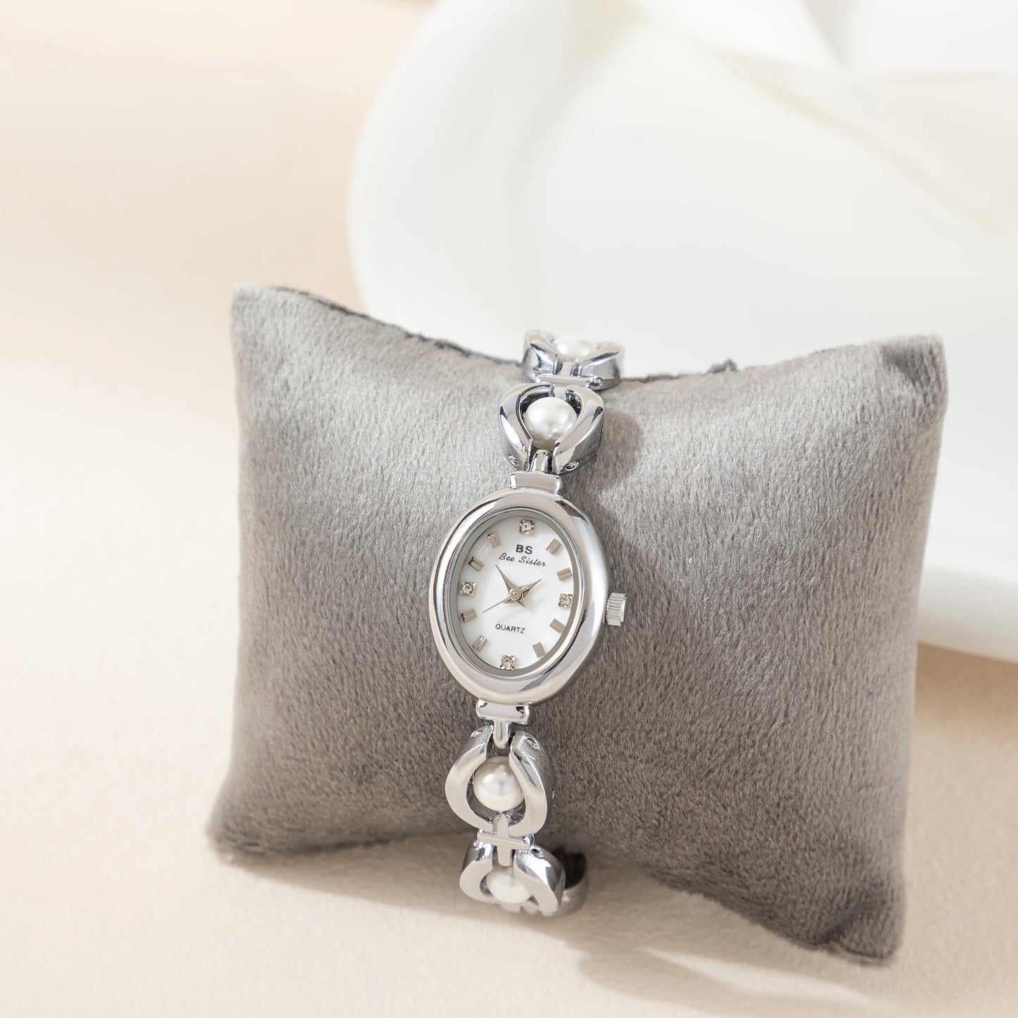 Lora | 16k Gold Edition