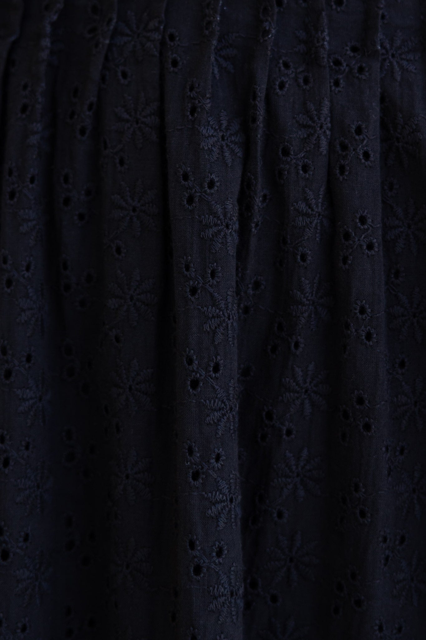 Eloise | Schwarzes Anglaise-Maxikleid