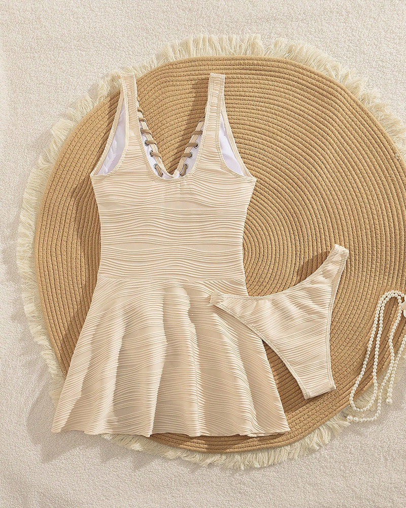 Badeanzug mit V-Ausschnitt, Trägern und Struktur