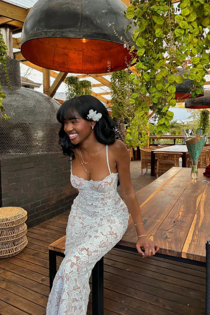 LAURA I ELEGANTES SPITZEN-MAXIKLEID