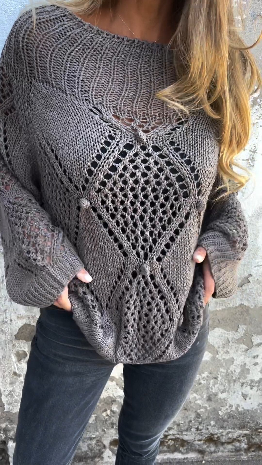 Kassandra - Rundhals Langarm-Stricktop mit Hohldesign