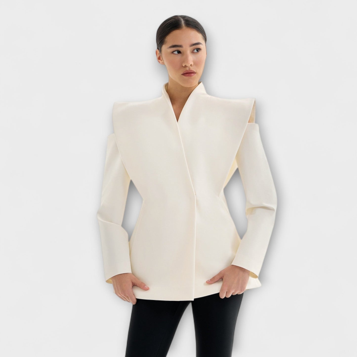 Valeria - Sculptural Shoulder Blazer