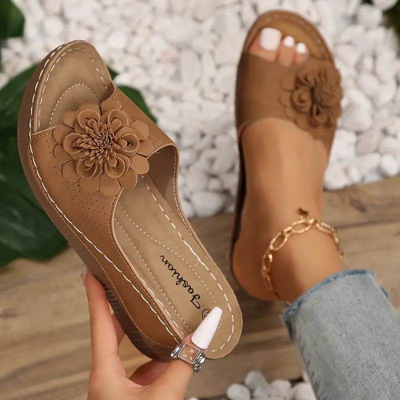 Nikita | Damen-Sandalen mit Blumenmuster und Keilabsatz