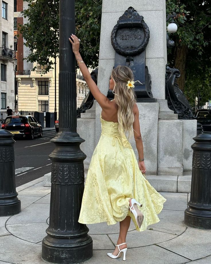 Esmeralda - ärmelloses Halshalter Midi Kleid