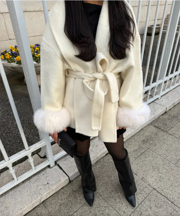 Melissa – Eleganter Mantel mit Pelzdetails