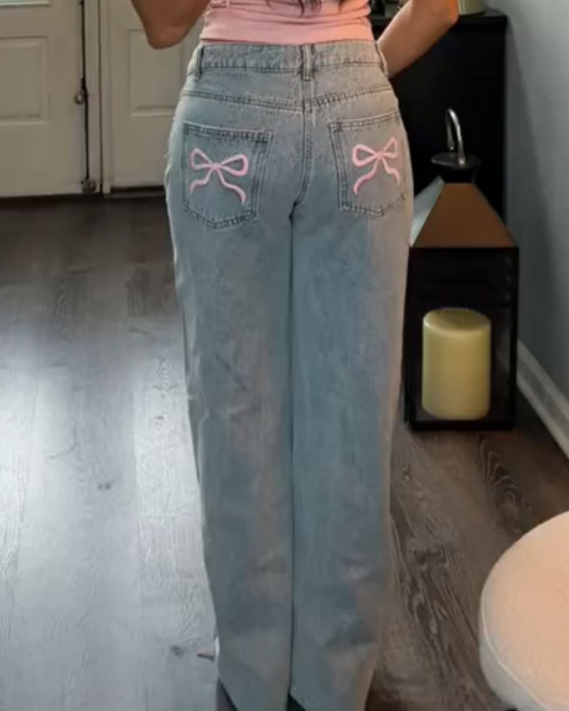 Lässige Verwaschene Jeans mit Weitem Bein und Bestickter Schleifentasche Passend zu Allen Outfits