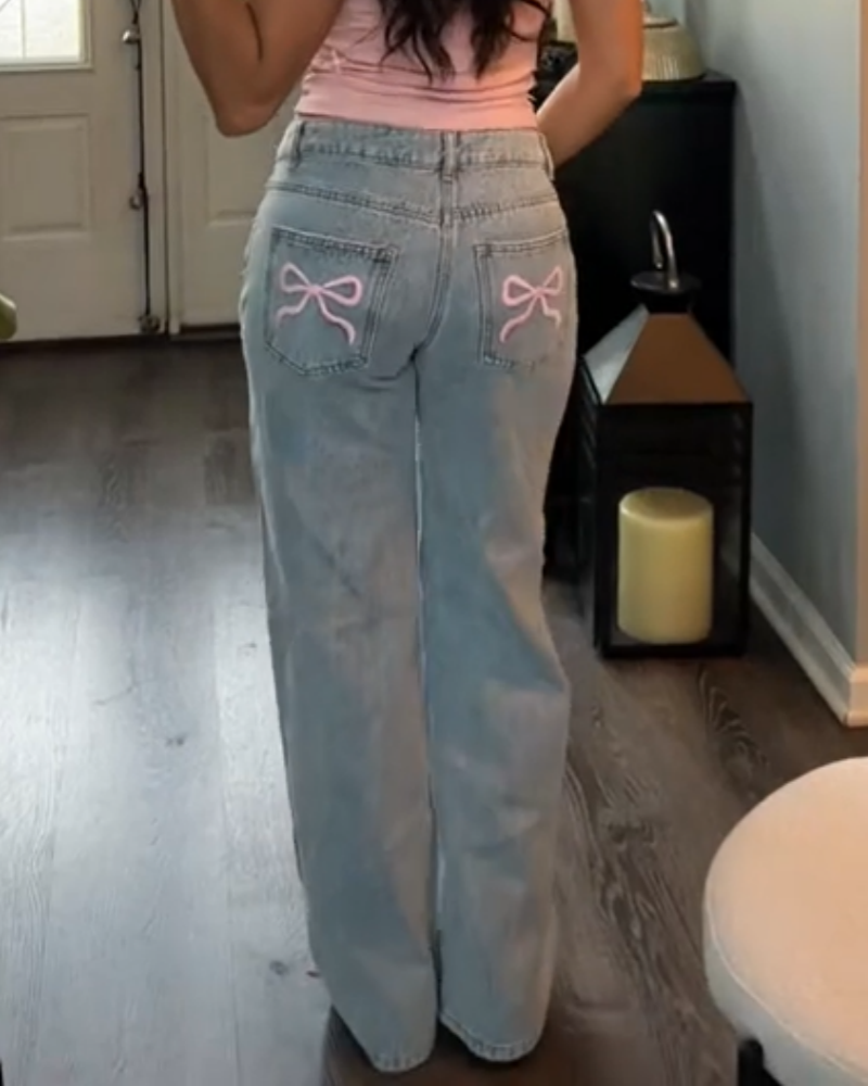 Lässige Verwaschene Jeans mit Weitem Bein und Bestickter Schleifentasche Passend zu Allen Outfits