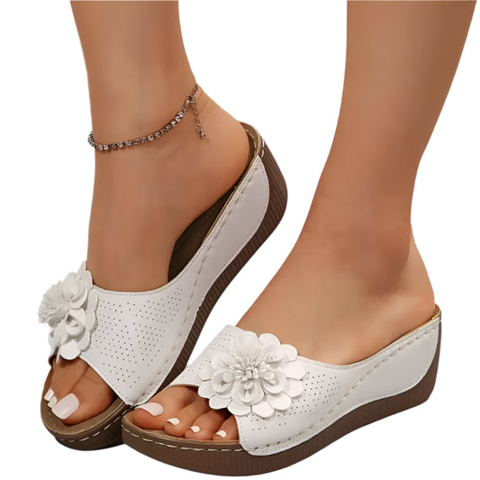Nikita | Damen-Sandalen mit Blumenmuster und Keilabsatz