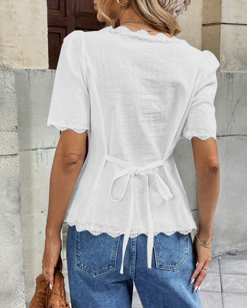 Bluse mit Spitzeneinsätzen & Puffärmeln