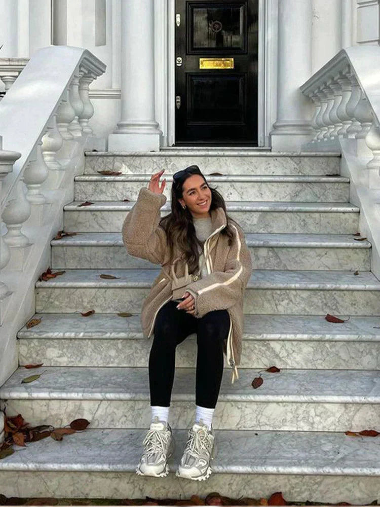 Liora – Oversized Teddyjacken