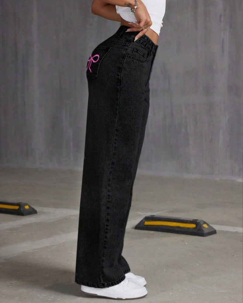 Lässige Verwaschene Jeans mit Weitem Bein und Bestickter Schleifentasche Passend zu Allen Outfits